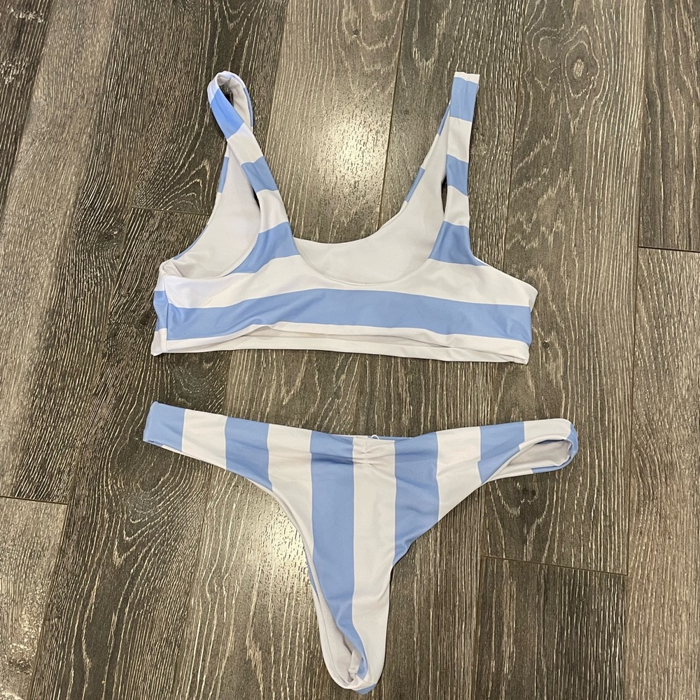 Striped bikini - Picture 4 of 4